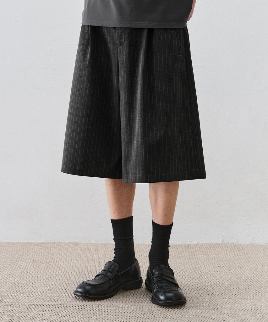 DRAW FIT Pinstripe Long Bermuda Slacks [Charcoal]