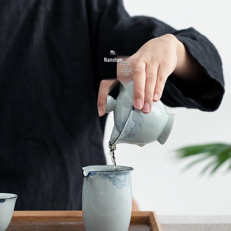 Nanshan Mr. Hand-Painted Ceramic Gaiwan Tea Bowl