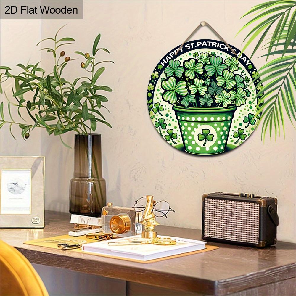 Rustic Wooden Sign with  Shamrock Lucky Clover Pattern, Round Sign for Front Door, Wall Hanging Decor - Ideal St Patricks Day Gift for Family & Friend