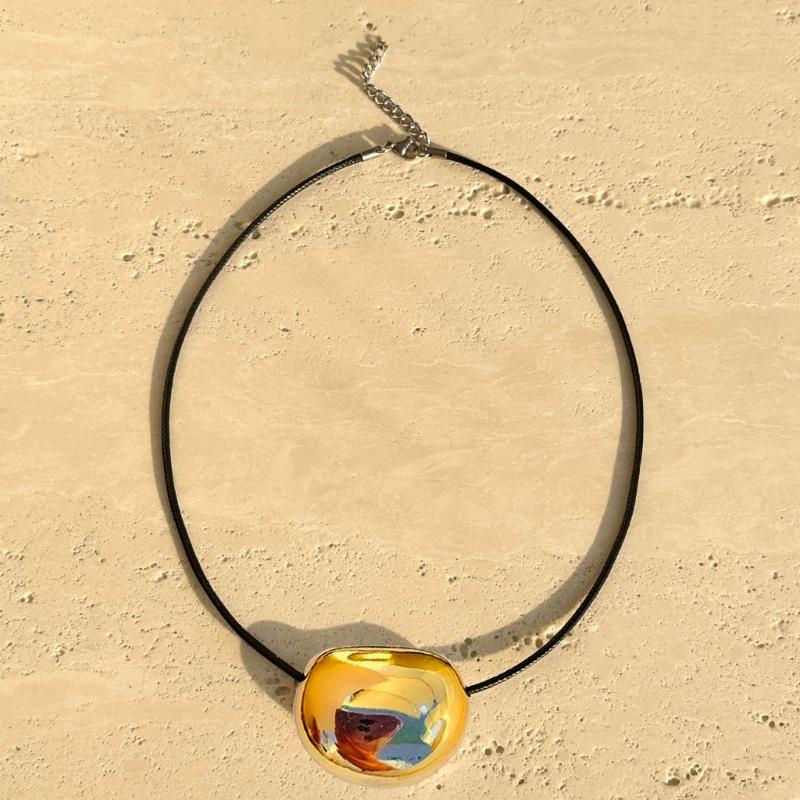 Stilvolle Metall Ovalförmige Halskette Geometrische Anhänger Halskette Verstellbare PU-Lederkordel Schlüsselbeinkette Eleganter Schmuck