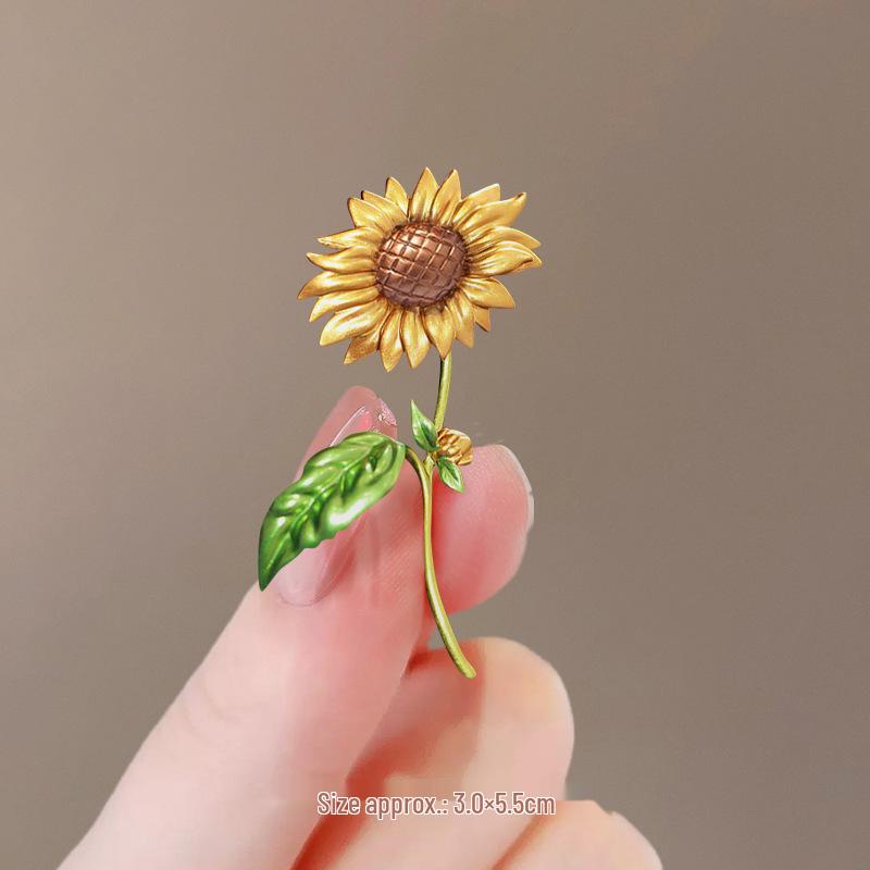 2024 Women's High-Grade Anti-Exposure Brooch: Stylish, Niche Design Clothes Pin.
