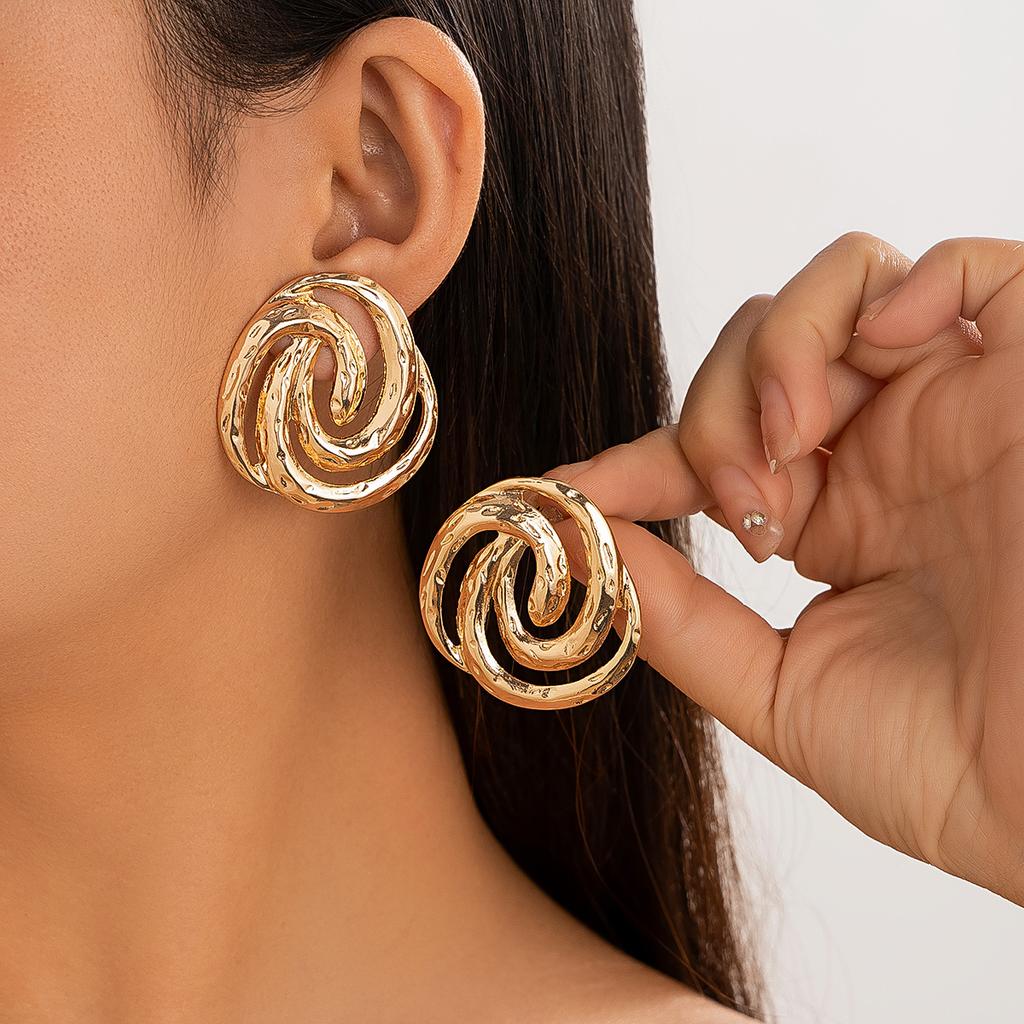 Salircon Neue Metall Schlangenförmige Spiral Ohrringe Trend Gold Farbe Punk Frau Stecker Ohrstecker Statement Ohr Accessoires