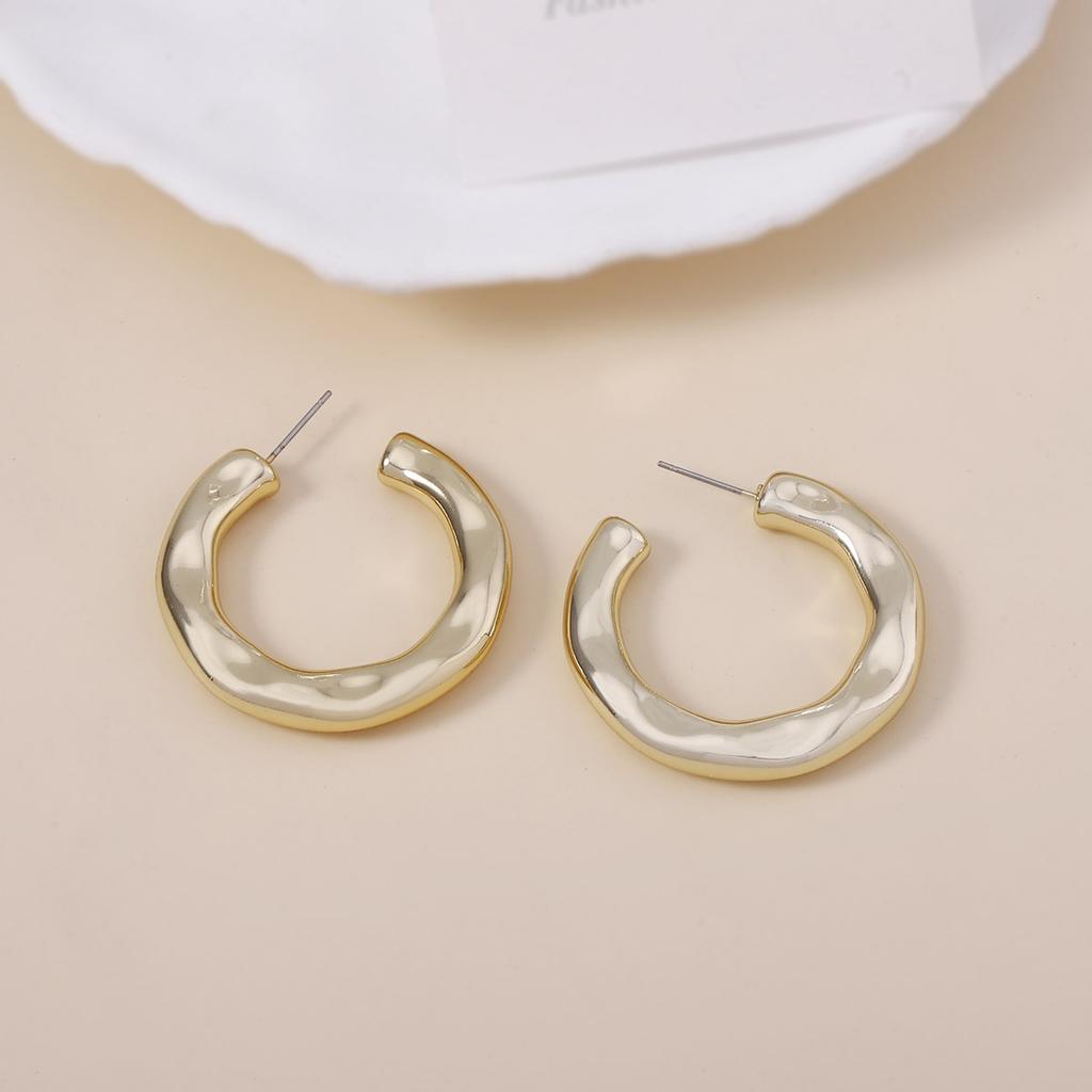 European and American Fashion Hammer Pattern Geometric Circle C-shaped Stud Earrings, Simple Wave Trend Casual Temperament Niche Earrings