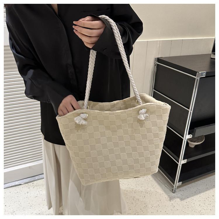 

Trendy And Chic Large Capacity Women s Tote Bag In Fashionable Colors Ideal For Daily Outfits хакі