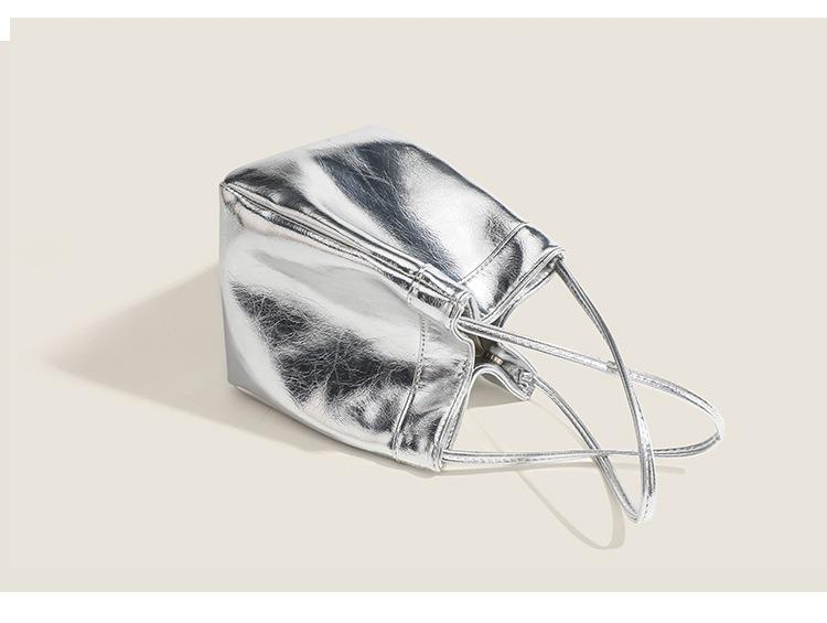High-Gloss Dopamine Trend Tote: Mirror-Finish Textured Shell Handbag