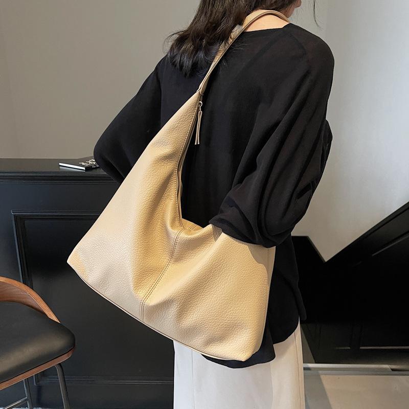 Large-capacity Commuter Tote Bag Women's 2026 Spring New Style Fashion Versatile Casual Shoulder Armpit Bag