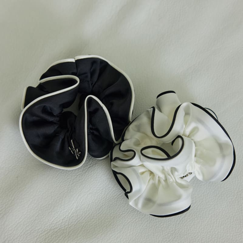 Hyyk Logo Satin Scrunch_Ivory