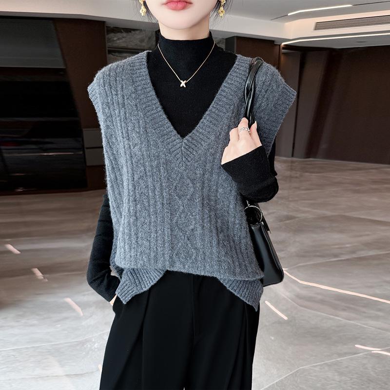 Women's Wool V-neck Diamond Pattern Knit Vest - Versatile Loose Sleeveless Cardigan for Autumn/Winter