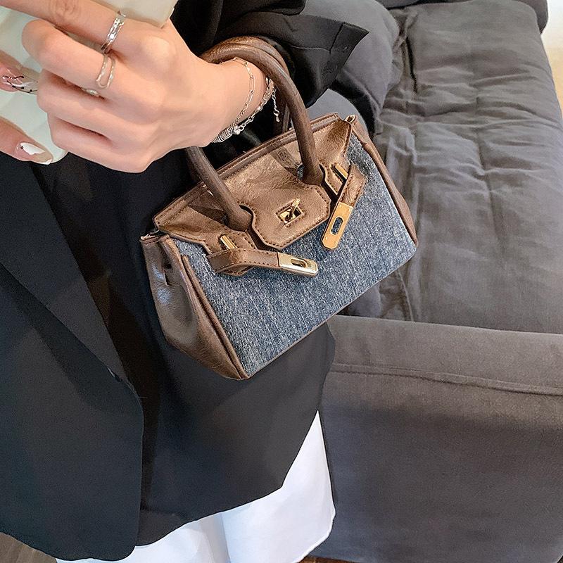Premium bag summer new niche design messenger bag fashionable simple texture handbag