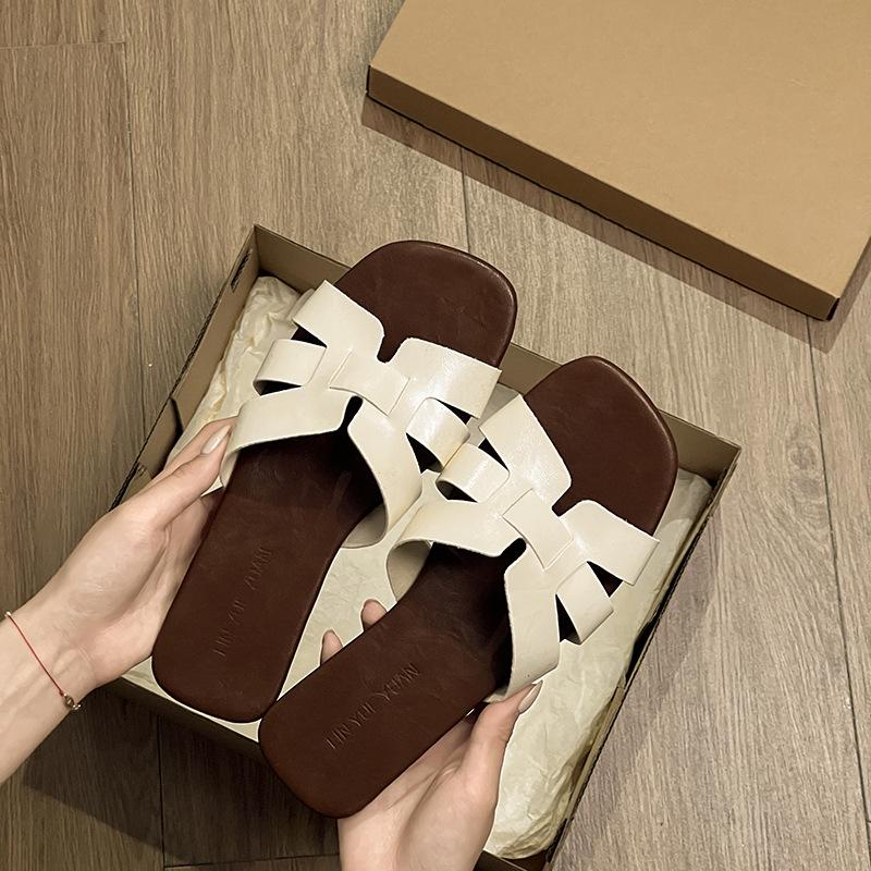 2025 Summer New Beach Slippers Women's Casual and Comfortable Versatile Soft Flat-bottomed French Sandals One-word Cool Slippers