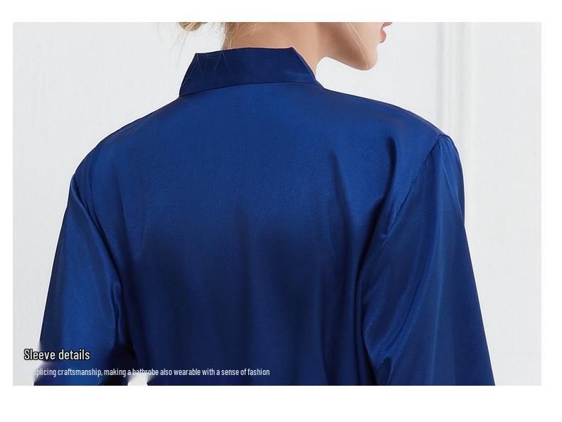 Elegantes Sommer-Bademantel mit Spitzenbesatz