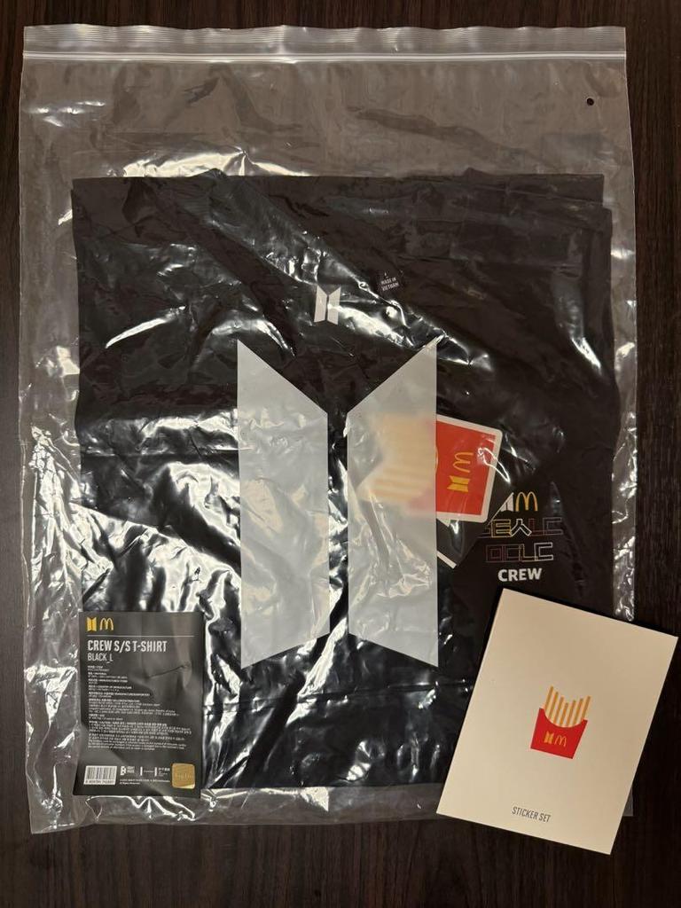 [Б/У] Футболка + наклейка из коллаборации BTS и McDonald's