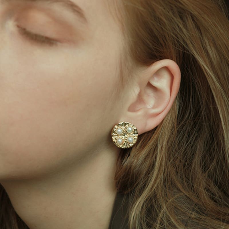 

POPPI Romantic pearl earrings Gold