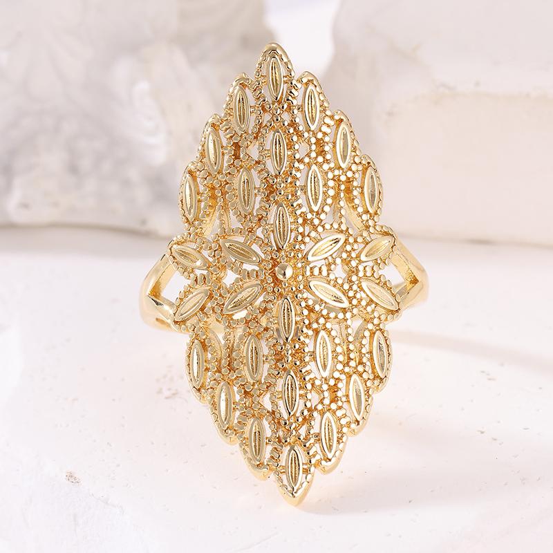 Vintage Handgeschnitzter Hohlblumen Damenring Klassische Goldfarbe Metall Geometrie Tägliches Tragen Party Schmuck Jubiläumsgeschenk