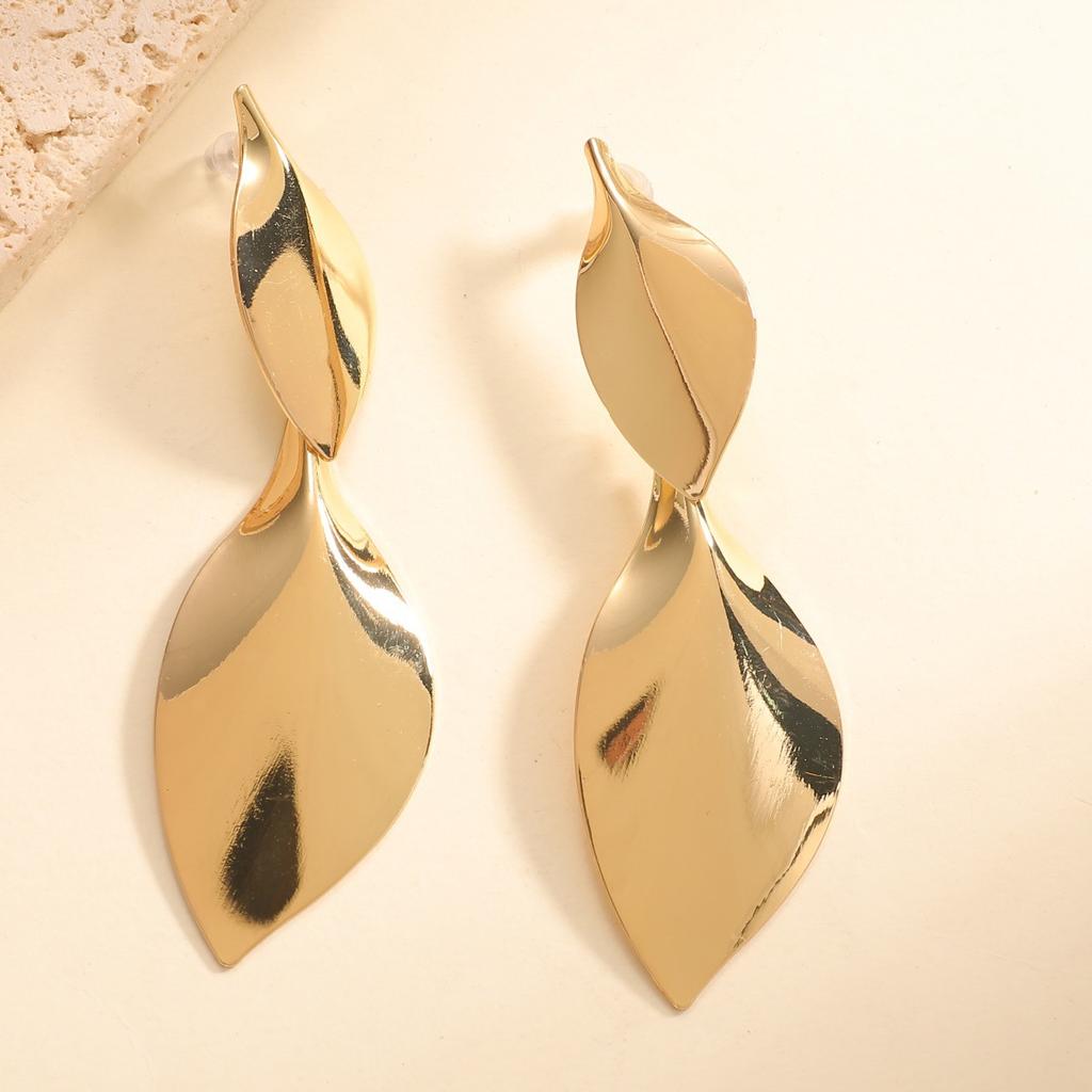 European and American personality trend fashion exaggerated geometric leaf earrings retro glossy leaf design stud earrings