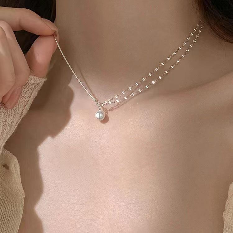 2024 Patchwork Pearl Women's Necklace: Light Luxury, High-End Clavicle Chain, Versatile and Simple Design