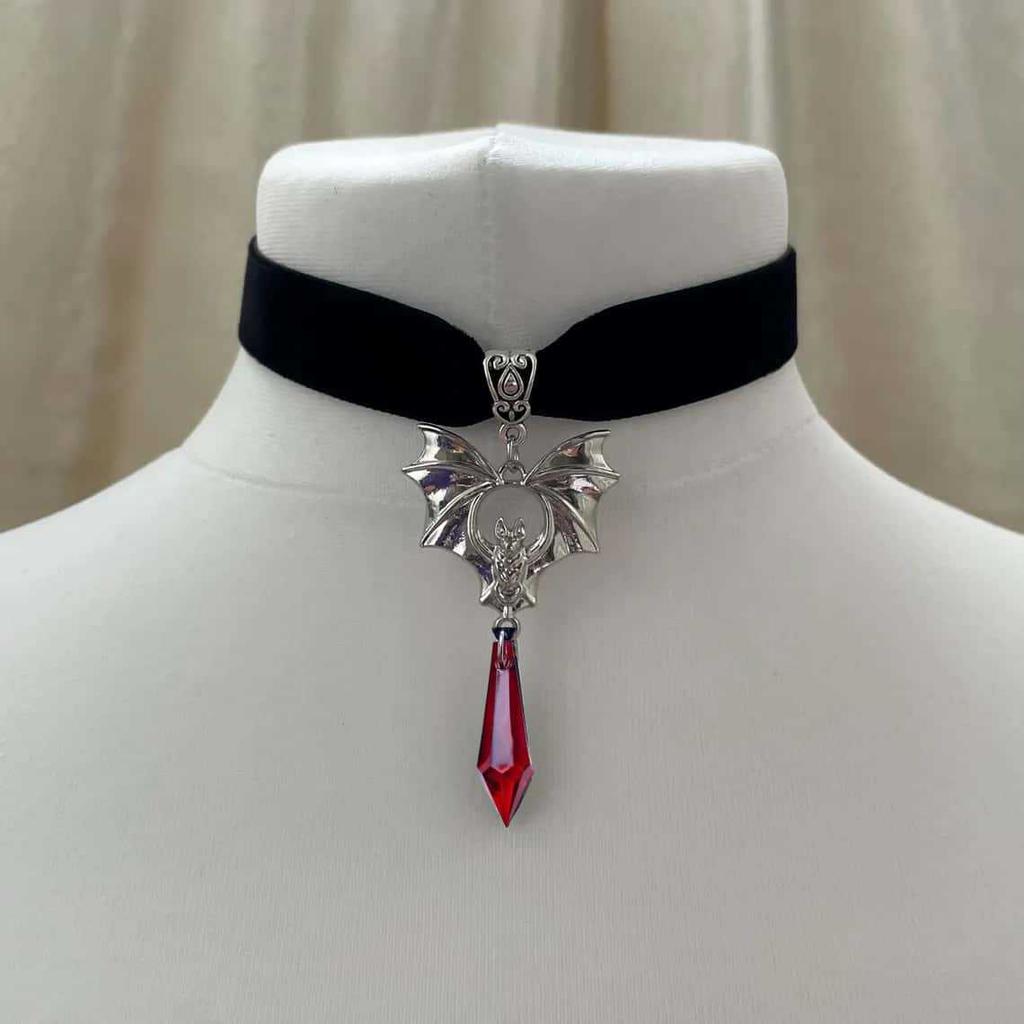Retro Gothic Vampire Bat Black Crystal Pendant Velvet Choker Necklace for Men Women Halloween Party Cosplay Punk Jewelry Gift