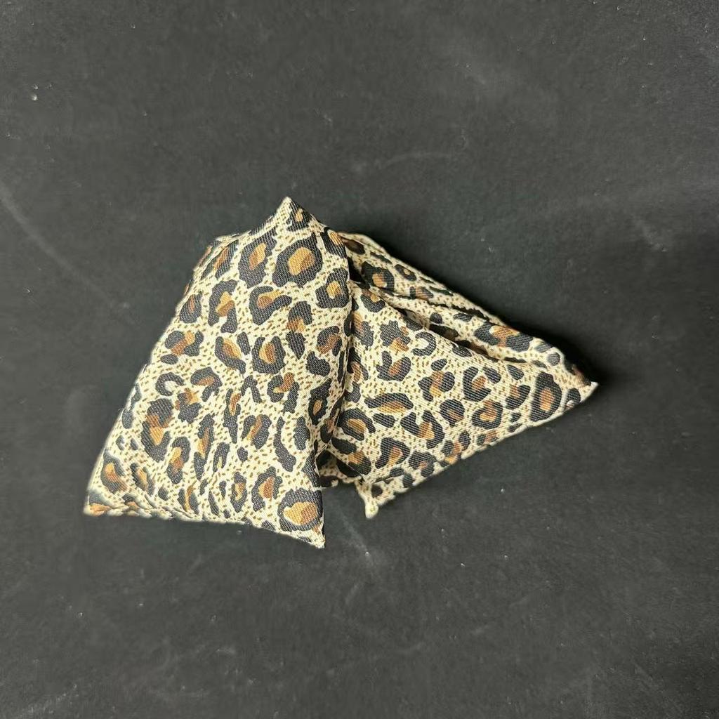 French Velvet Color-Block Triangle Hair Claw - High-End Autumn/Winter Updo Clip