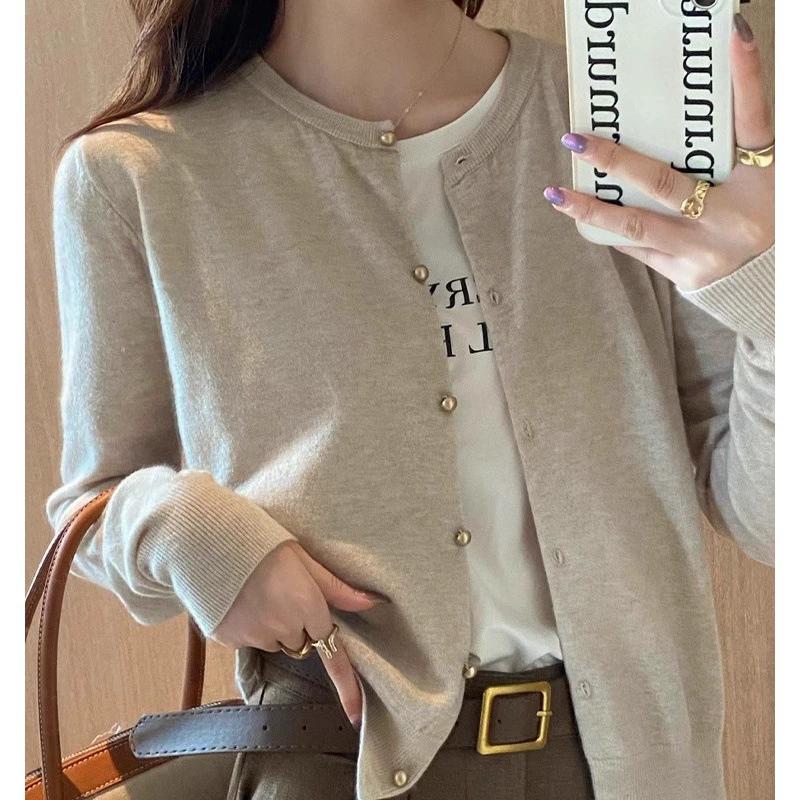 Grey Knitted Cardigan for Women In Autumn, Paired with A High-end Sweater Jacket. Early Autumn Thin Long Sleeved Top