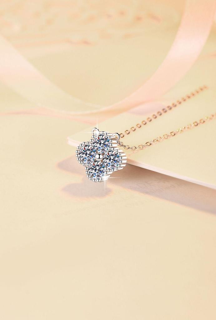 Women's Moissanite Four-Leaf Clover Necklace Pendant, Light Luxury S925 Sterling Silver Clavicle Chain