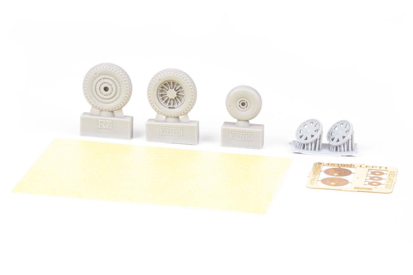 

Eduard 1/48 Brassin P-39 Airacobra Early Type Wheels (for Arma Hobby) Plastic Model Kit Parts EDU6481051 (Airplane)