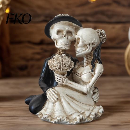 Creative Gothic Collectibles Skeleton Couple Figurine, Spooky Resin Halloween Skull Lover Statue, Day of Secret Room Atmosphere Ornaments The