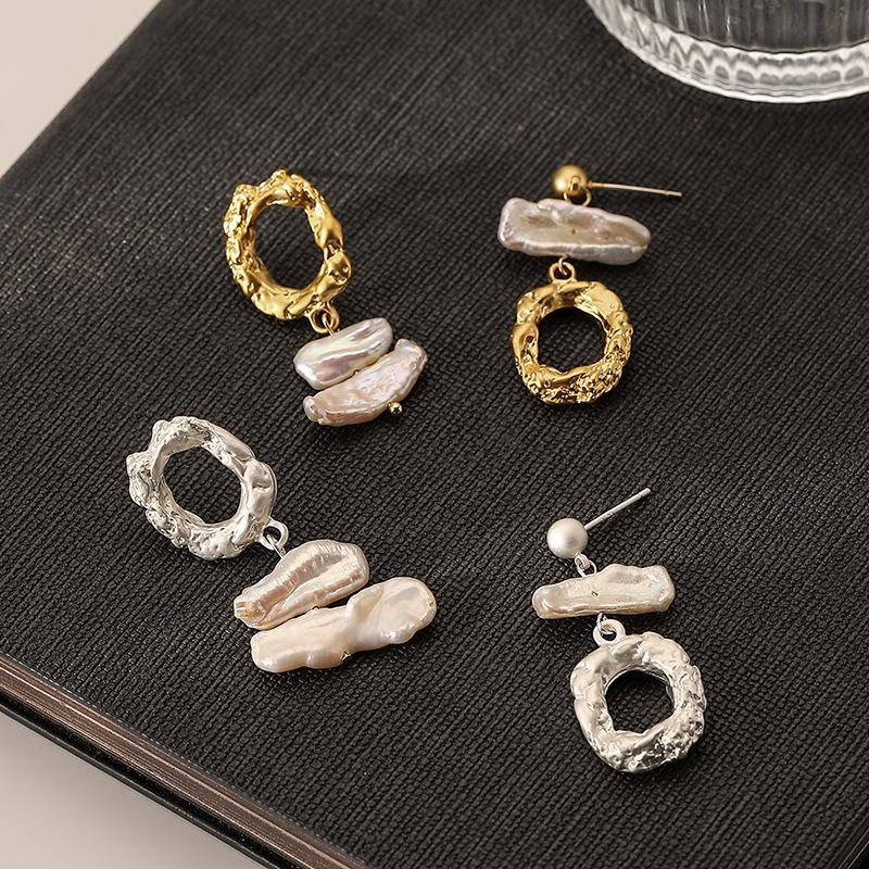 

French Retro Asymmetrical Freshwater Pearl Lava Texture Earrings with 925 Silver Needles золотой