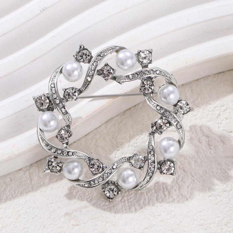 All-Matching Lapel Pins Fashoin Pearls Wreath Brooch Round Pins Elegant Badge Breastpin Decoration Clothes Accessories
