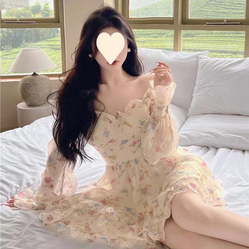 Pure desire wind sweet floral dress women's early autumn new design sense niche small man waist thin short skirt