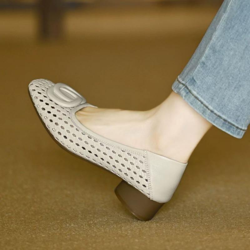 

Commuter metal buckle square head breathable hollow hole shoes retro soft leather thick heel Mary Jane small leather shoes women 35