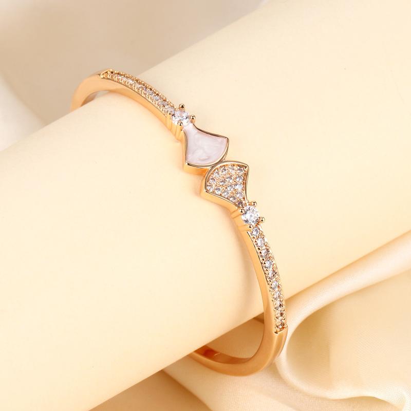

Hot-selling white fritillary zircon fan skirt bracelet bracelet hand jewelry