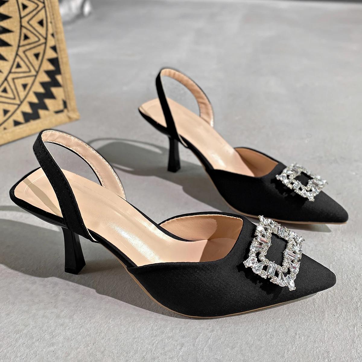 

Летняя мода Новые сексуальные туфли на шпильках Baotou с острым носком и металлическим декором, легкие сандалии для женщин 43