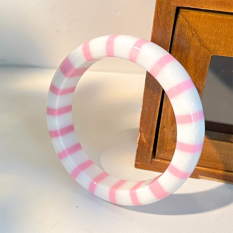 

Стильный браслет-манжета из смолы с цветными полосками Корейская палитра дофаминовых цветов Стильный браслет для женщин Многослойный браслет Украшение для девочек A6