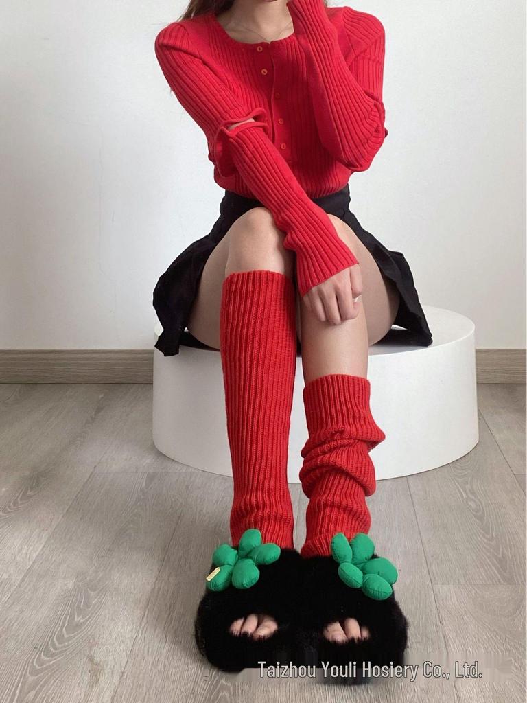Festive Red Zhi Xun Woolen Stirrup Leg Warmers - Cozy Autumn/Winter Short Socks