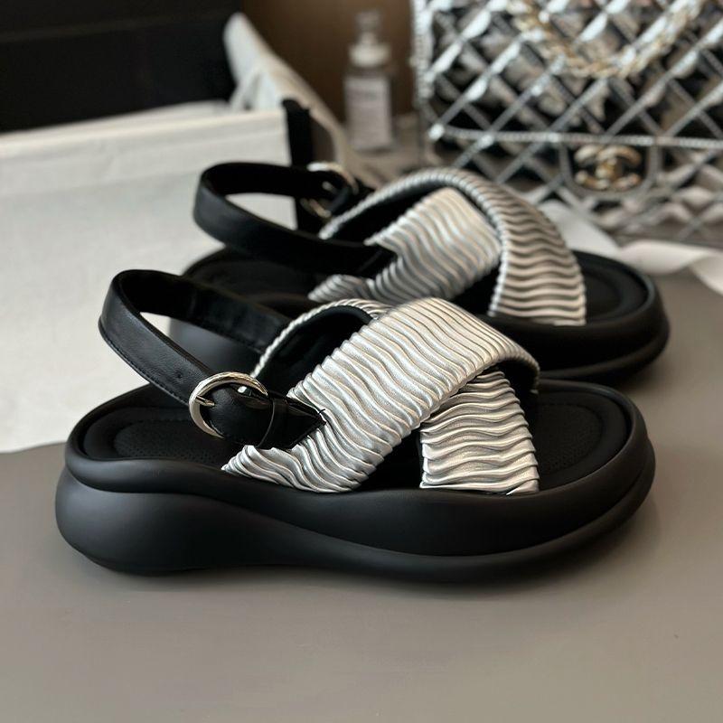 Petite Thick-soled Crossover Sandals for Women in Summer 2025, Casual, One-button, and Fashionable Beach Shoes with Exposed Toes