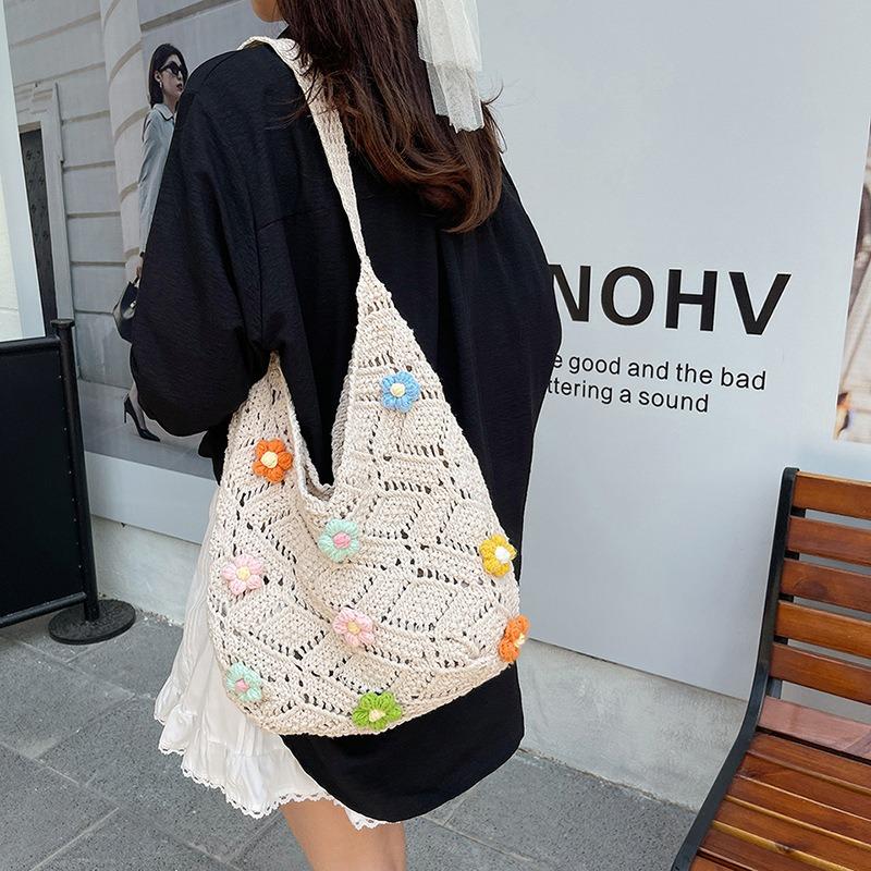 Beautiful flower hollow woven solid color tote bag, new large-capacity shoulder underarm bag, light and versatile bag