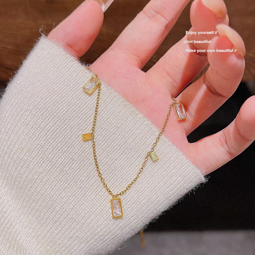 Korean 18K Gold Titanium Steel Women's Clavicle Necklace - Versatile, High-End, Non-Fading Temperament Choker.
