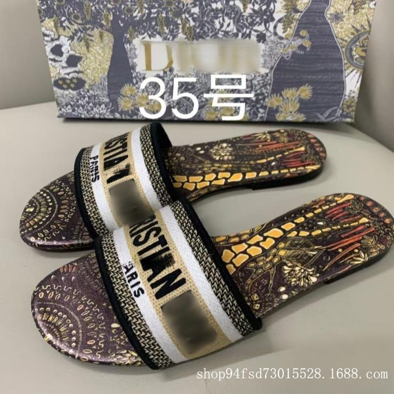 This Board Shoes Jacquard Embroidered Women's Slippers Classic Casual One-letter Flat Slippers