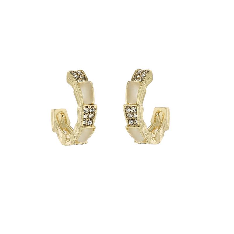 

Серьги-кольца из серебра 925 пробы с ракушками и бриллиантами - Элегантные и милые женские украшения