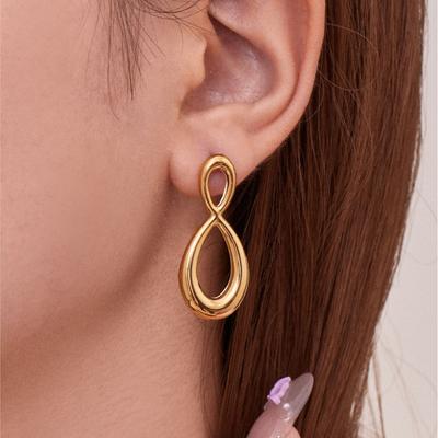 Orecchini a Bottone Geometrici Bicolore a Forma di Infinito in Acciaio Inossidabile Resistente all'Appannamento Placcati Oro 18k Orecchini a Bottone per Donna