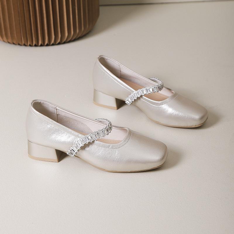 

Французский толстый каблук со стразами, женские туфли-лодочки, новинка лета 2025 года, квадратный носок, неглубокий вырез, средний каблук, Мэри Джейн, маленькие кожаные туфли 40