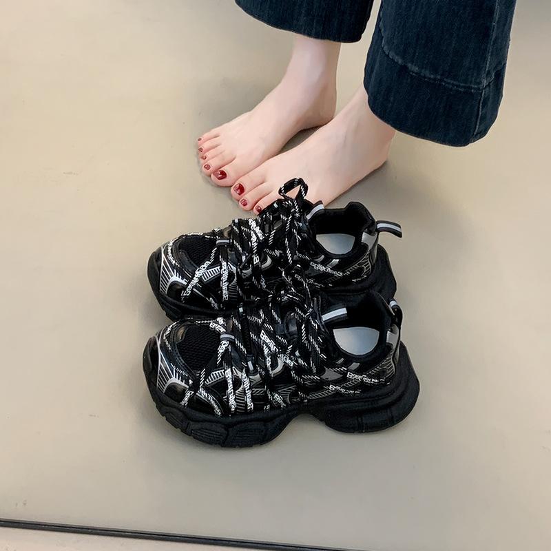 

Платформенные кроссовки для женщин 2025 новая осень черные увеличивающие рост туфли супер популярные дышащие спортивные и повседневные туфли 35 чёрный