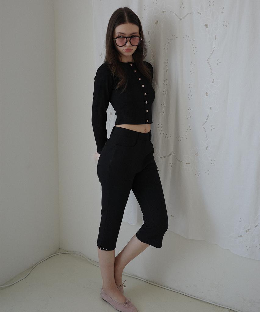 SALON DE YOHN Studded Capri Pants_ Black