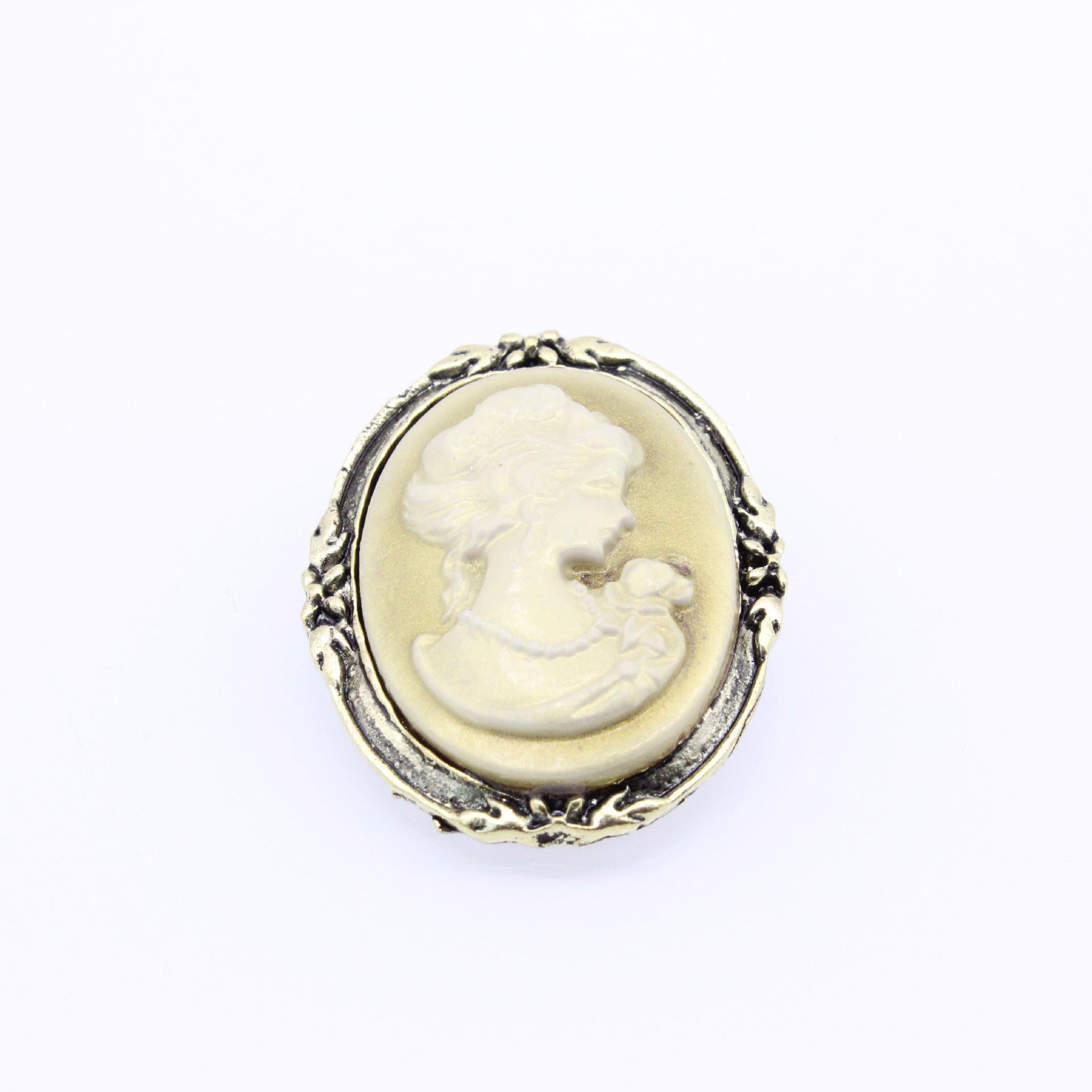 European American Vintage Queen s Head Woman Brooch
