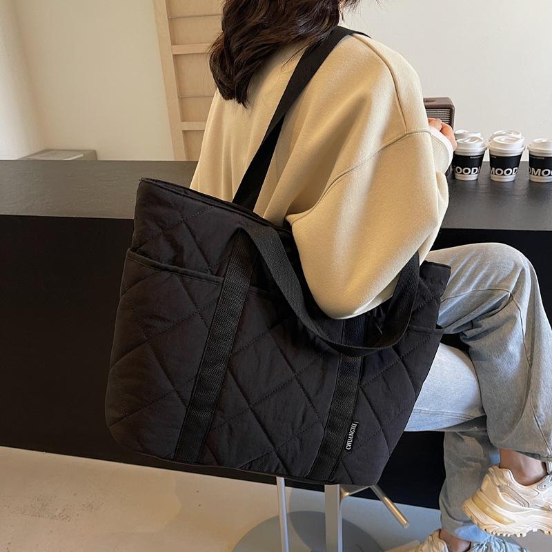 Autumn and Winter High-end Diamond Embroidered Thread Large Capacity Shoulder Bag New Cotton Clothing Tote Bag Fashionable Commuter Work Bag