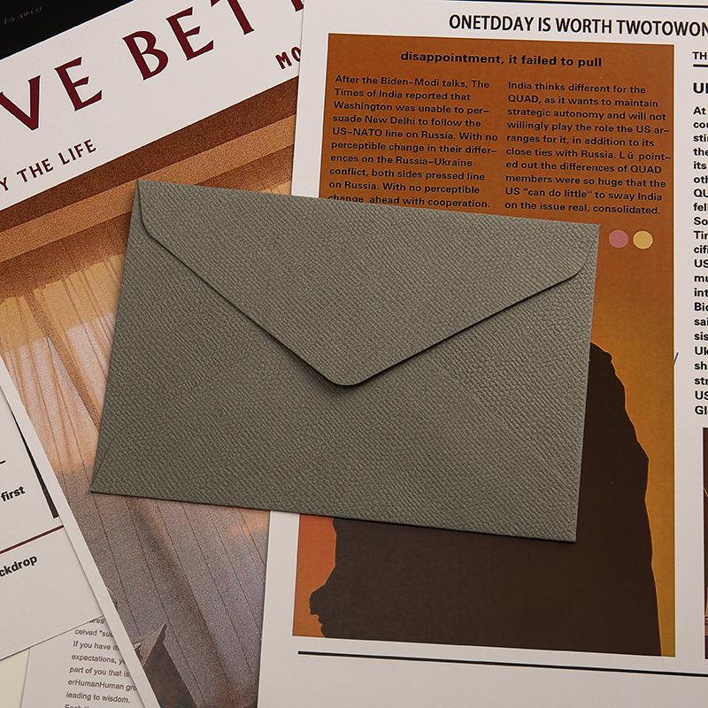 Retro Linen Texture Love Letter Set: Western Style Triangular Envelopes with Specialty Storage