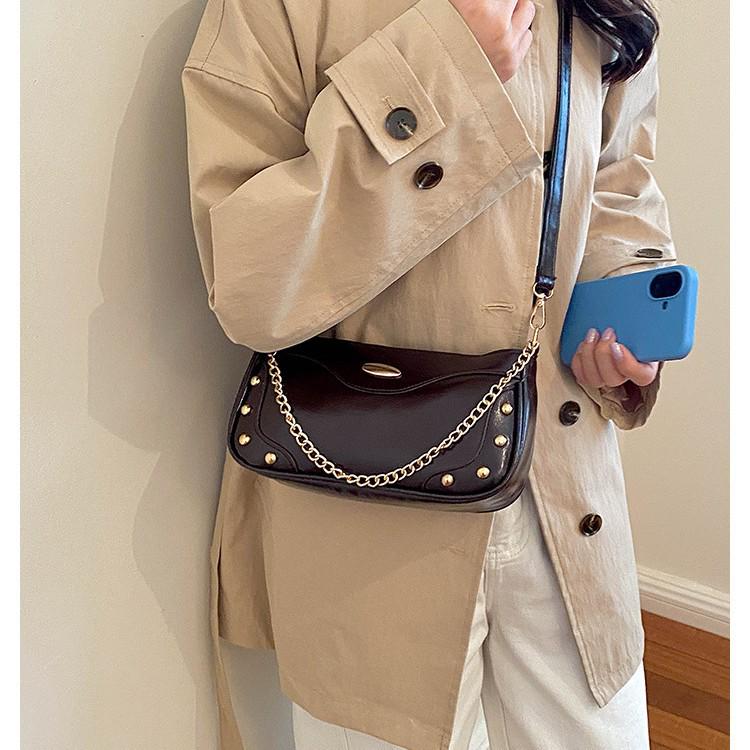 Retro Lightweight Riveted Chain 2026 Fashion Crossbody Baguette Bag