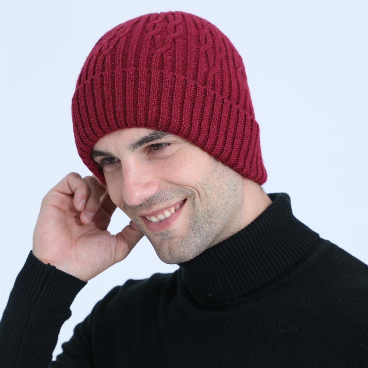 

New Plus Velvet Men s Solid Color Knitted Pullover Cap Autumn and Winter Warm Cycling Ear Protection Cap one size красный