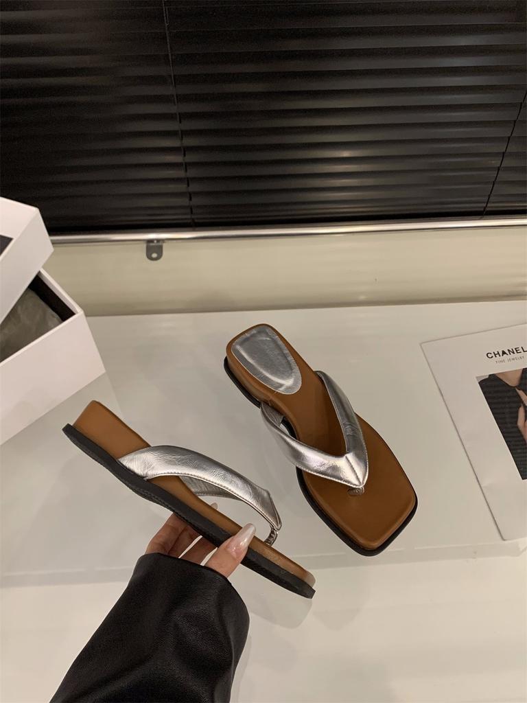 Slope heel thick sole pinch foot flip-flop shoes women's shoes wear 2025 summer soft sole French small sandals beach sandals