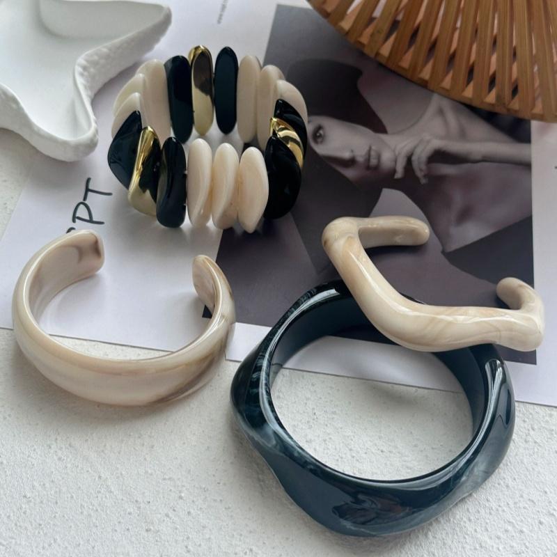 Schwarz Beige Dickes Harz Acryl Elastische Armreifen Geometrisch Unregelmäßig Breite Manschette Armreifen Armbänder Für Frauen Ästhetisch